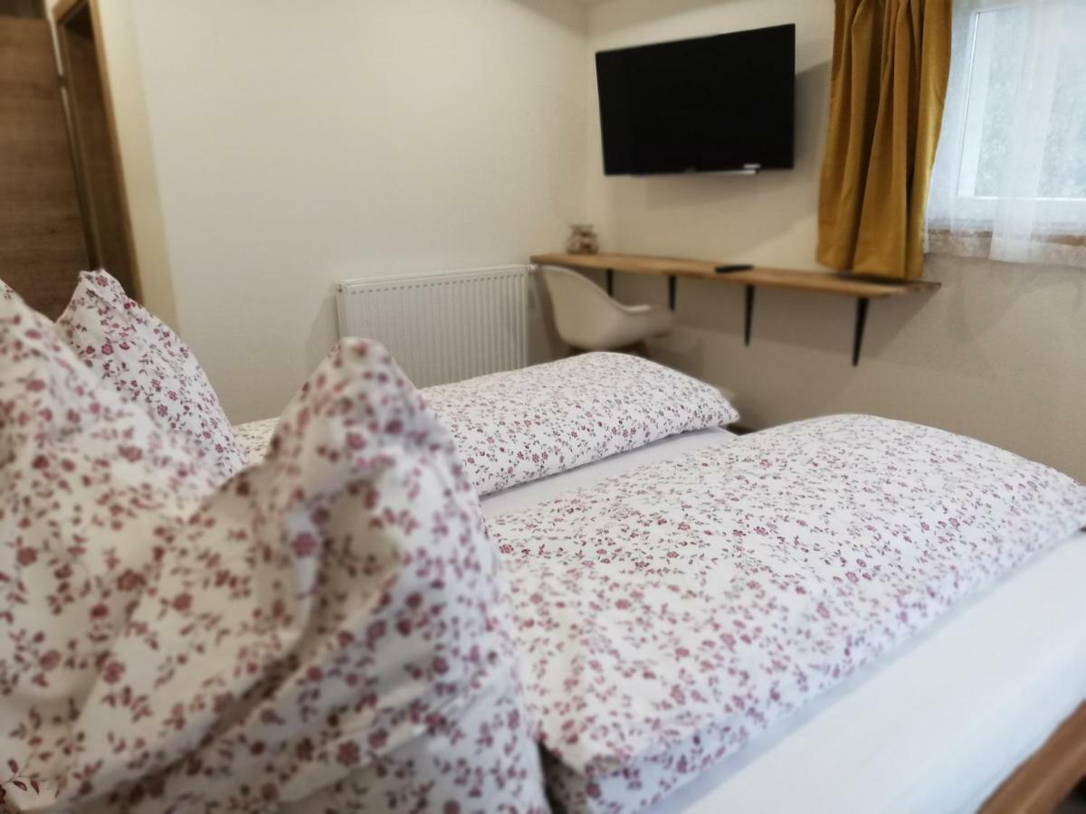 Gaestezimmer Klopfer Sankt Johann im Saggautal Exterior foto